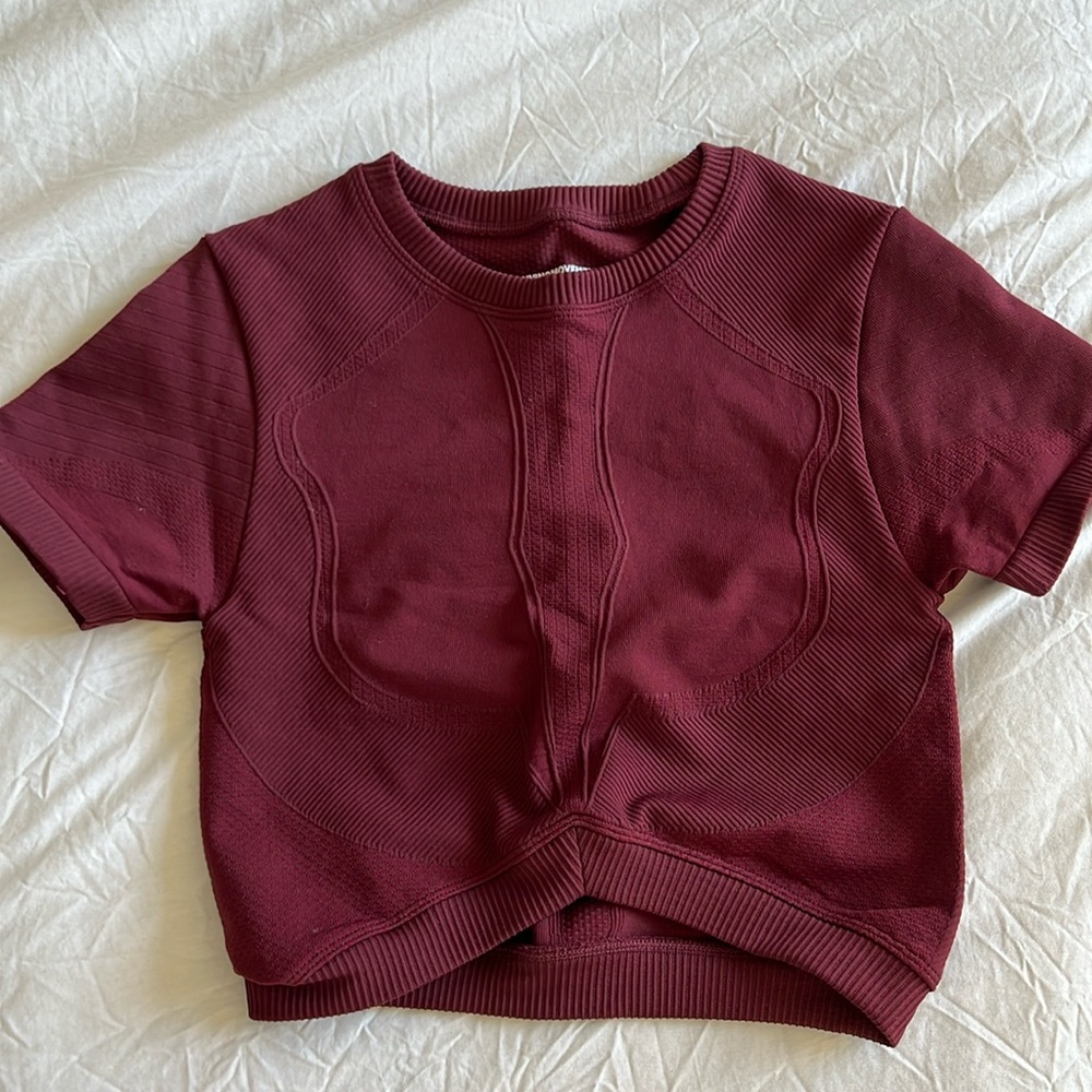 The Giving Movement Workout Top - Picture 1 of 2